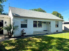 2038 Laburnum Ave in Chico, CA - Building Photo