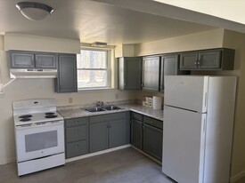 19 McHawk Dr, Unit 101 in Colchester, VT - Building Photo