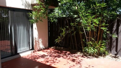 2221 White Pine Cir in Greenacres, FL - Building Photo - Building Photo