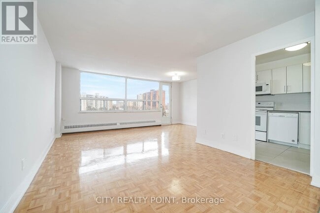 6200 Bathurst St in Toronto, ON - Building Photo - Building Photo