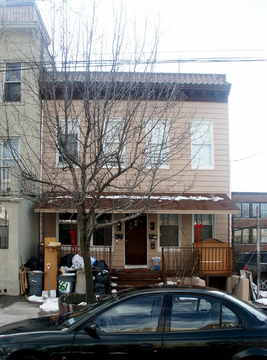 1661 Hunt Ave in Bronx, NY - Building Photo