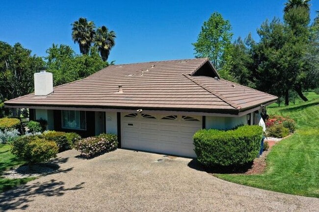 12576 Oaks N Dr in San Diego, CA - Building Photo - Building Photo