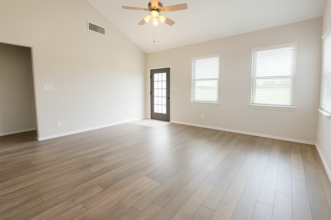 property at 4406 Park Trail Ln