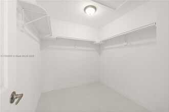 2243 NW 50th St in Miami, FL - Building Photo - Building Photo