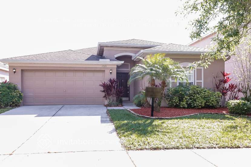 1521 Emerald Hill Way in Valrico, FL - Building Photo