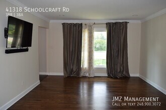 41318 Schoolcraft Rd in Plymouth, MI - Building Photo - Building Photo