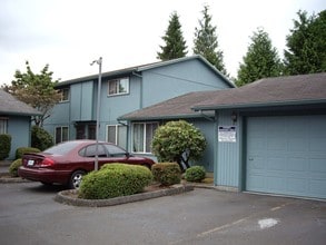 Greenlane Apartments in Portland, OR - Building Photo - Building Photo