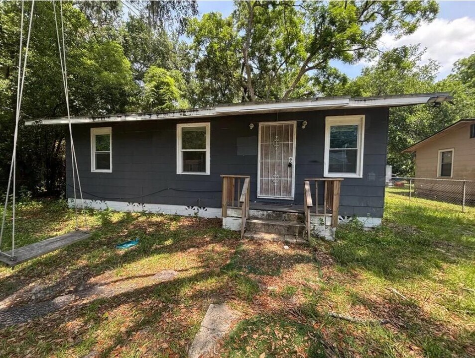 4919 40th St Cir in Jacksonville, FL - Building Photo
