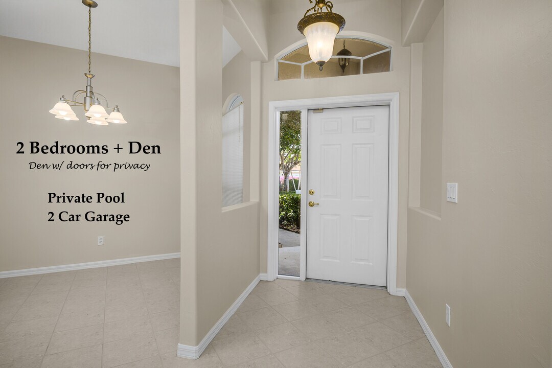 2056 Crestview Way in Naples, FL - Building Photo