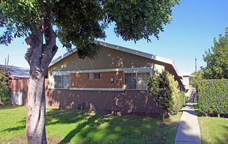 4552 Canoga St Apartments