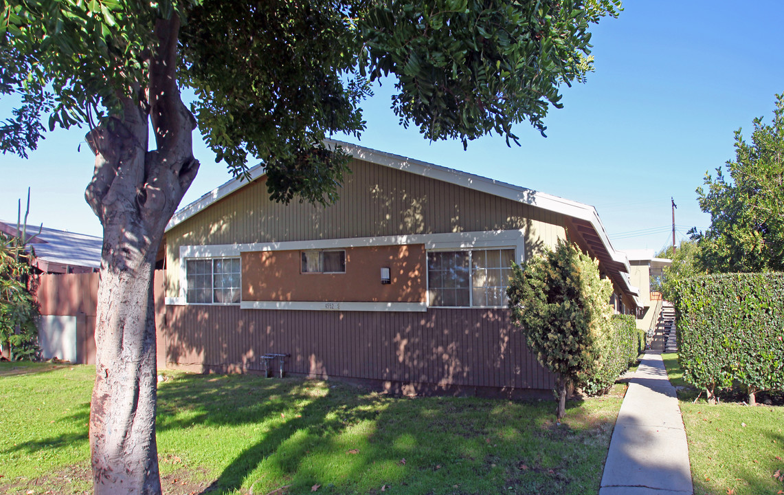 4552 Canoga St in Montclair, CA - Building Photo