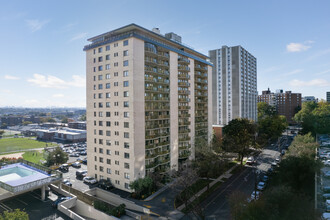 The Devonshire in Hackensack, NJ - Foto de edificio - Building Photo