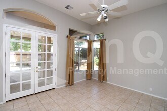 5997 W Aurora Dr in Glendale, AZ - Building Photo - Building Photo