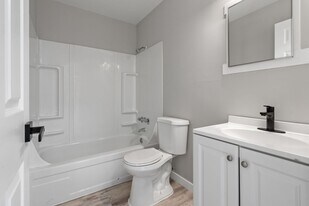 17924 SE Division St in Portland, OR - Building Photo