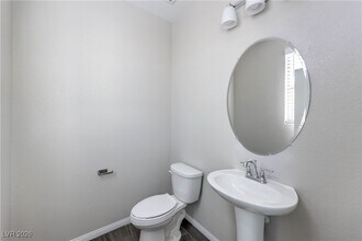 10260 Bark Pine Ct in Las Vegas, NV - Building Photo - Building Photo