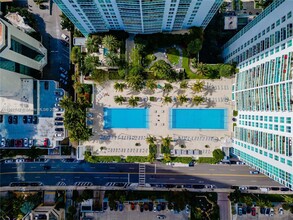 951 Brickell Ave, Unit 2405 in Miami, FL - Building Photo - Building Photo