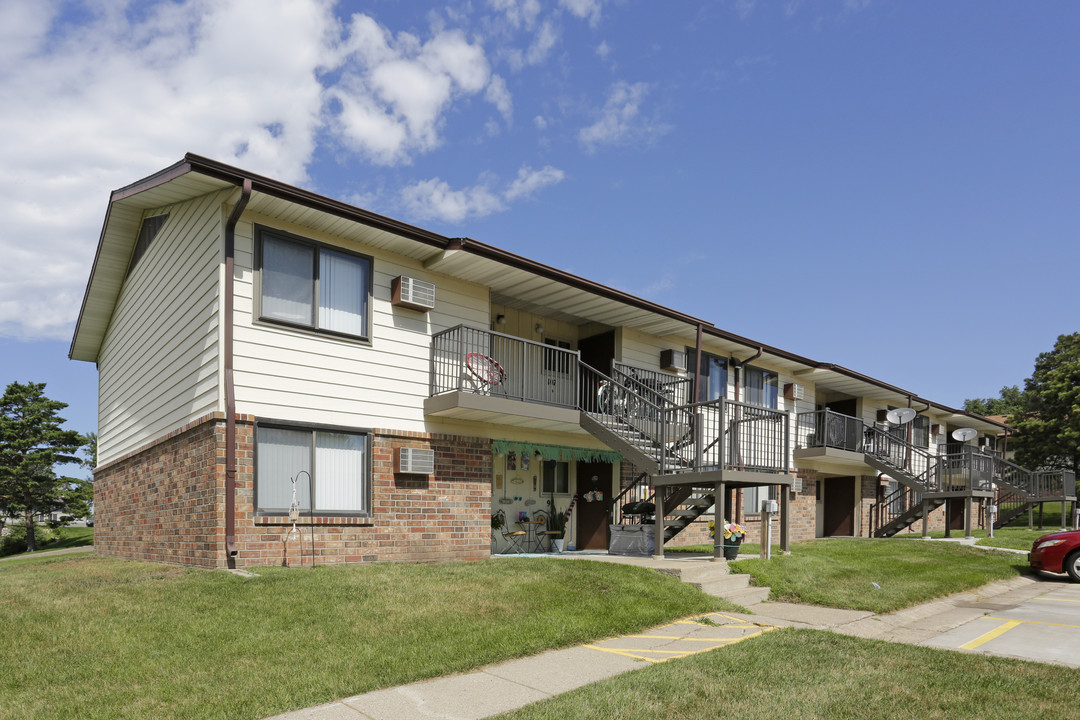 Highland Meadows Apartment Community in Bismarck, ND - Foto de edificio