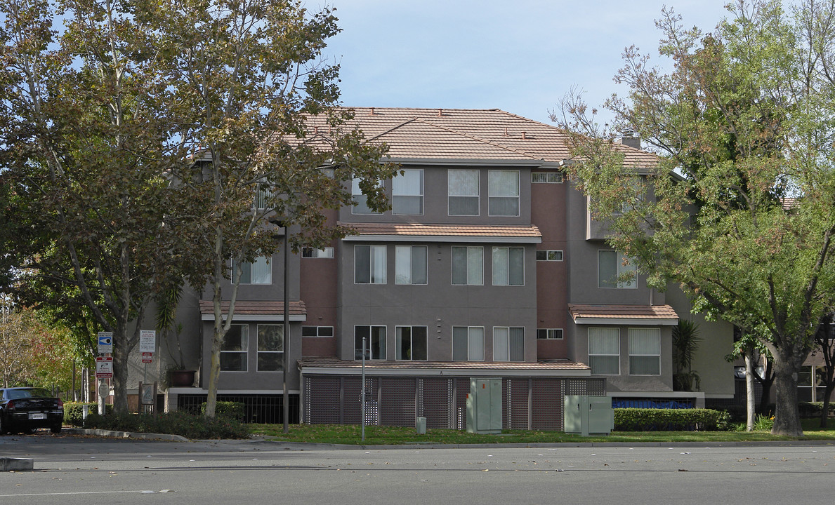 Alta Mar Villas in Fremont, CA - Building Photo