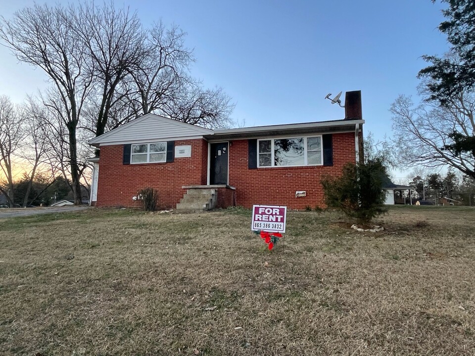 1006 Fowler St in Clinton, TN - Foto de edificio