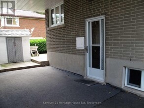 22 Louisa Dr in Guelph, ON - Building Photo - Building Photo