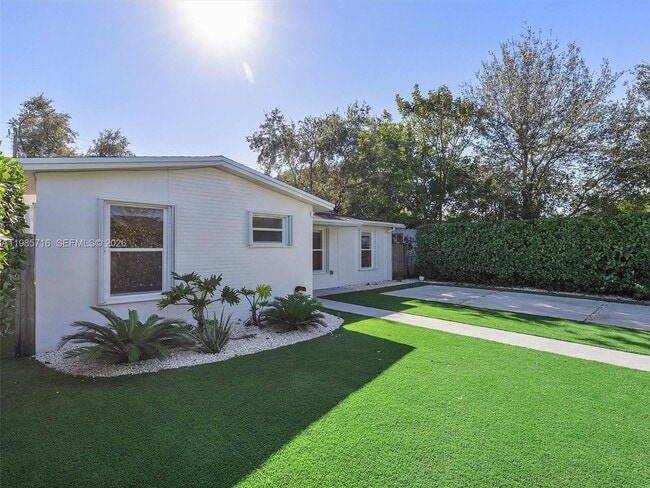 340 NW 45th St in Miami, FL - Building Photo - Building Photo