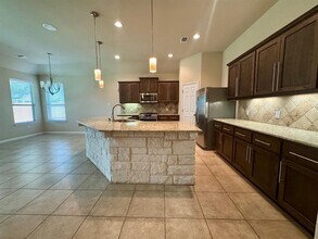 137 Navigator Dr in Austin, TX - Building Photo - Building Photo