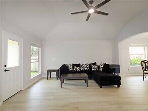 749 Grassy Knoll Trail in La Marque, TX - Building Photo - Building Photo