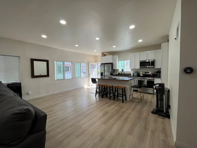 4616 Franklin Ave in Los Angeles, CA - Building Photo - Building Photo