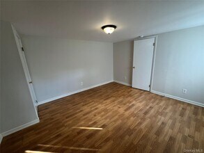 4 Henry Pl in Patchogue, NY - Building Photo - Building Photo