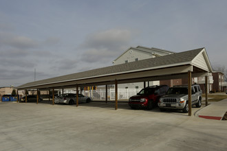 Maple Court Place in Goshen, IN - Foto de edificio - Building Photo