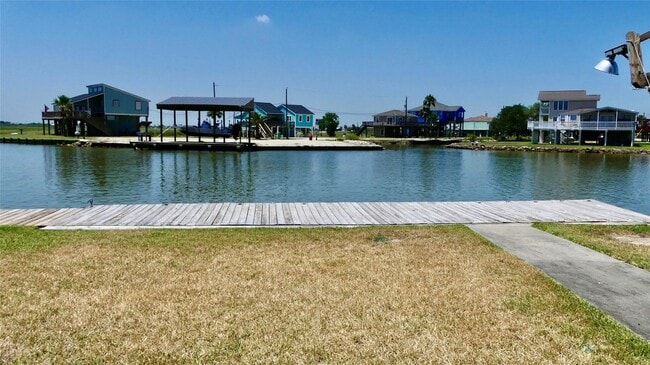 58 Lakeside Dr in Hitchcock, TX - Foto de edificio - Building Photo