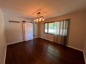 852 Burr Oak Dr in Chesterton, IN - Building Photo - Building Photo