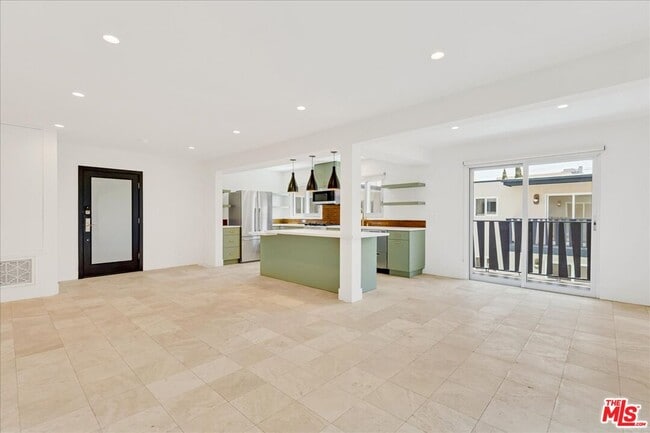 property at 210 S Hamilton Dr