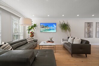 1489 Jasmine Crescent in Oakville, ON - Building Photo - Building Photo