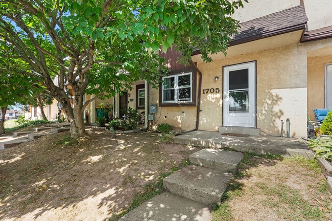 1705 Walnut Ridge Est