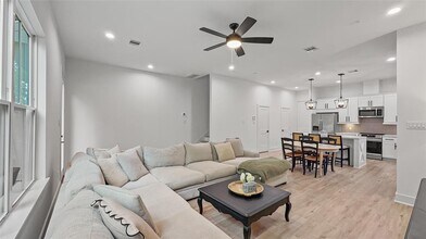 6423 Highland Pine Ln in Houston, TX - Building Photo - Building Photo