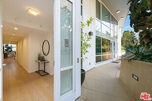 1705 Ocean Ave in Santa Monica, CA - Building Photo