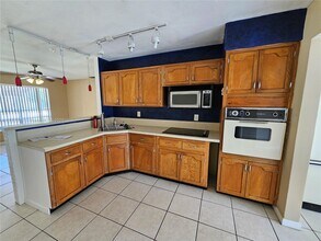 6850 Raleigh St in Hollywood, FL - Building Photo - Building Photo