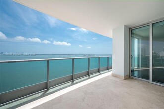 1331 Brickell Bay Dr in Miami, FL - Foto de edificio - Building Photo
