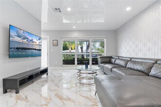 4440 NE 17th Ave in Oakland Park, FL - Building Photo - Building Photo