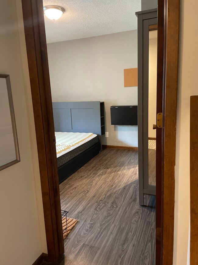 5665 Wood Duck Cir, Unit Main level in Excelsior, MN - Building Photo - Building Photo