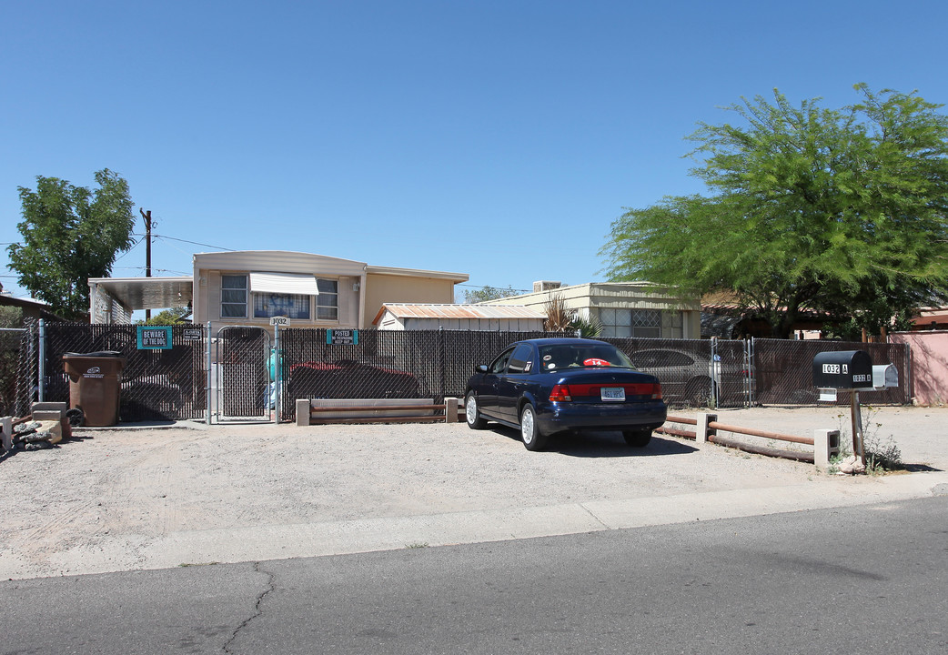 1008 W Roger Rd in Tucson, AZ - Foto de edificio