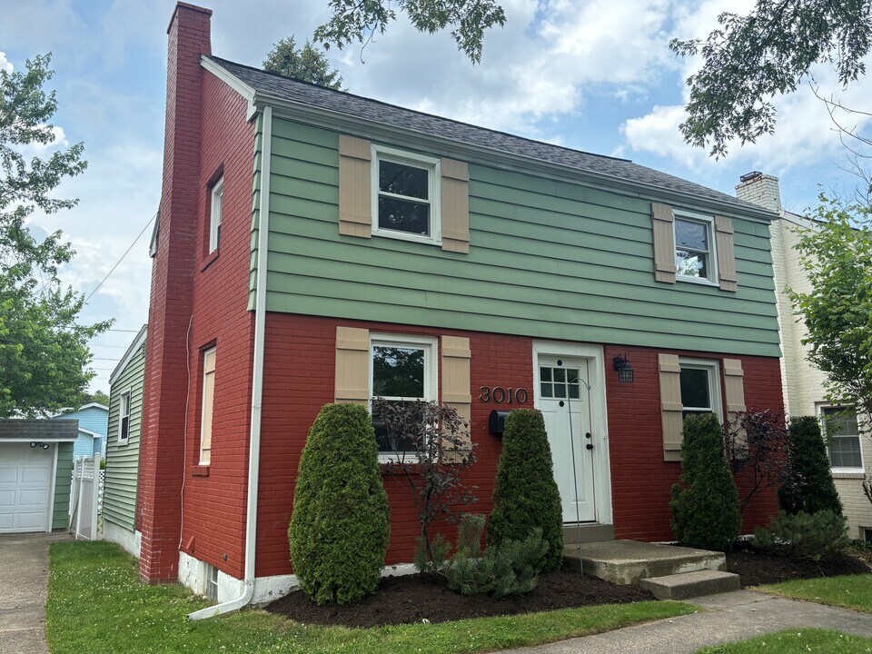 3010 Oakwood St in Erie, PA - Building Photo