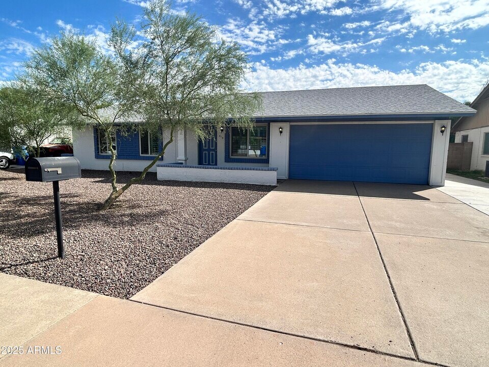 413 W Piute Ave in Phoenix, AZ - Building Photo