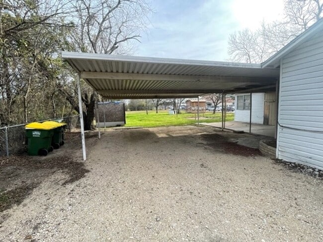 4401 Bellmead Dr in Bellmead, TX - Building Photo - Building Photo