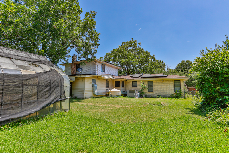 1201 Whaley Dr in Gainesville, TX - Building Photo