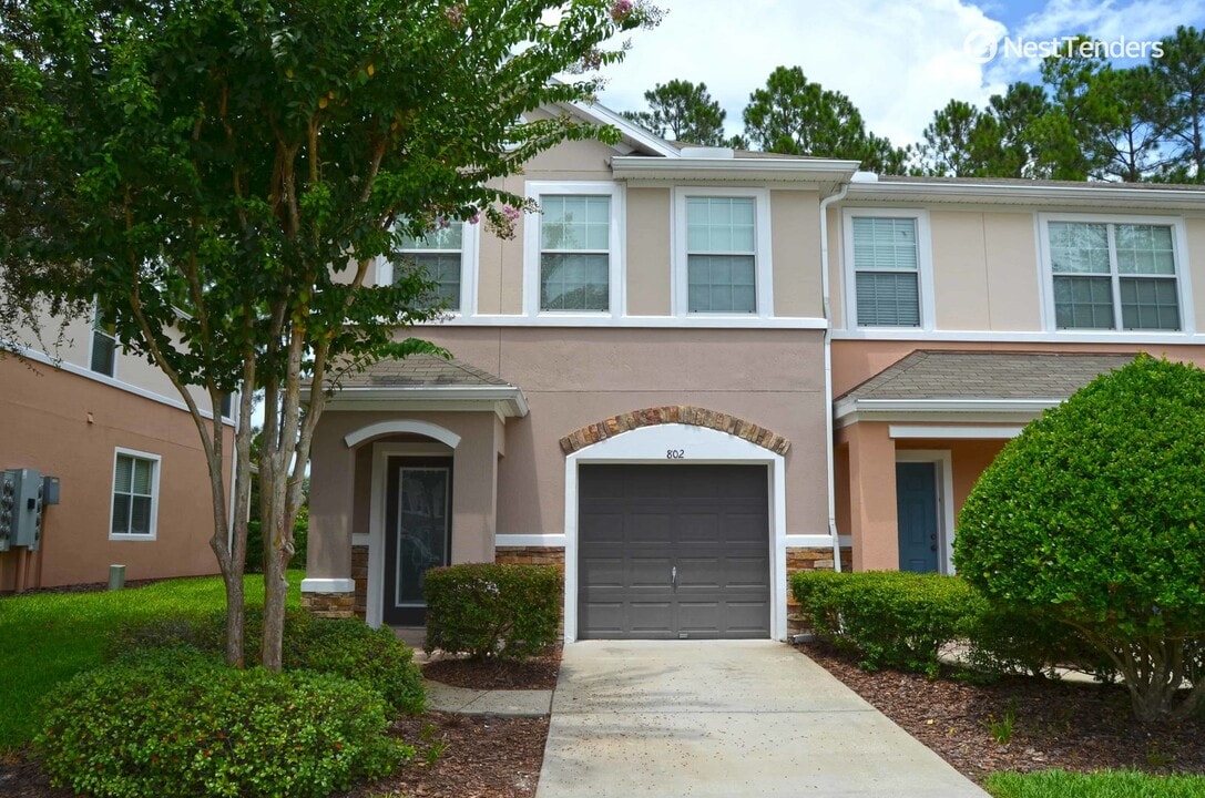 802 Crystal Way in Orange Park, FL - Building Photo