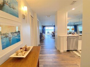 7041 W Country Club Dr N, Unit 218 in Sarasota, FL - Building Photo - Building Photo