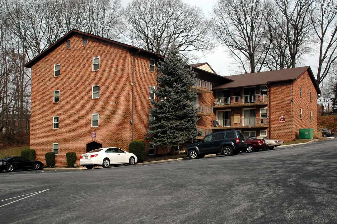 Lawrence Hill Apartments in Havertown, PA - Building Photo