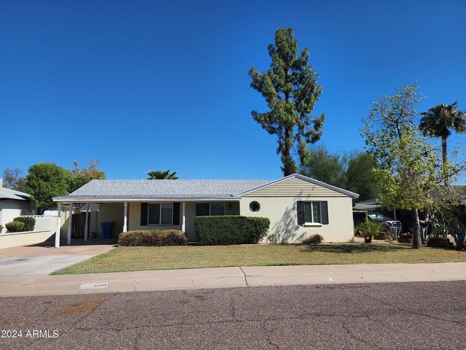 1020 W Georgia Ave in Phoenix, AZ - Building Photo